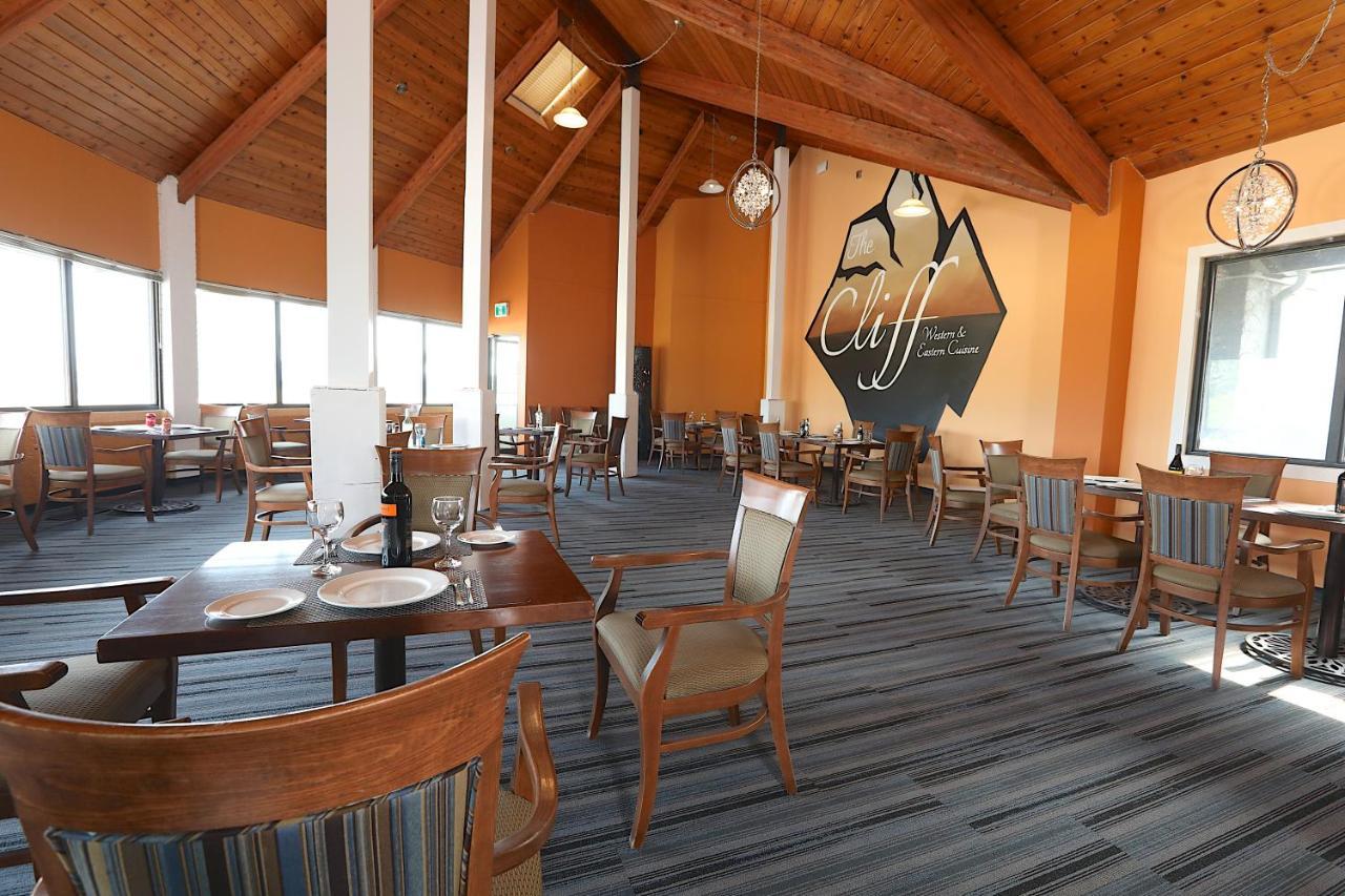 Hotel Clarion Pointe Medicine Hat Exterior foto