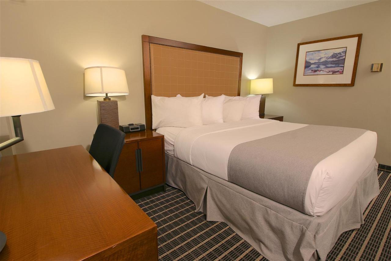 Hotel Clarion Pointe Medicine Hat Exterior foto