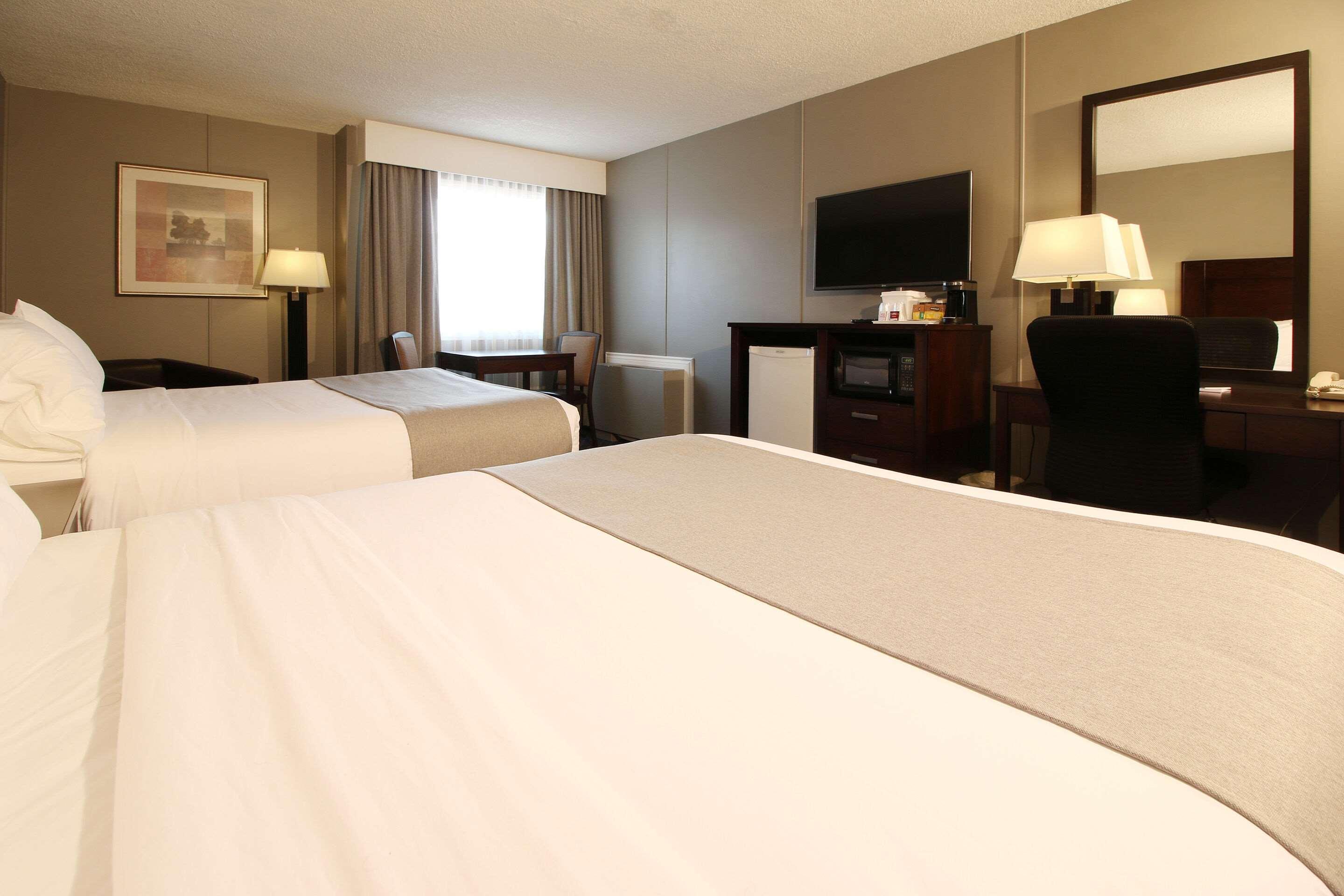 Hotel Clarion Pointe Medicine Hat Exterior foto