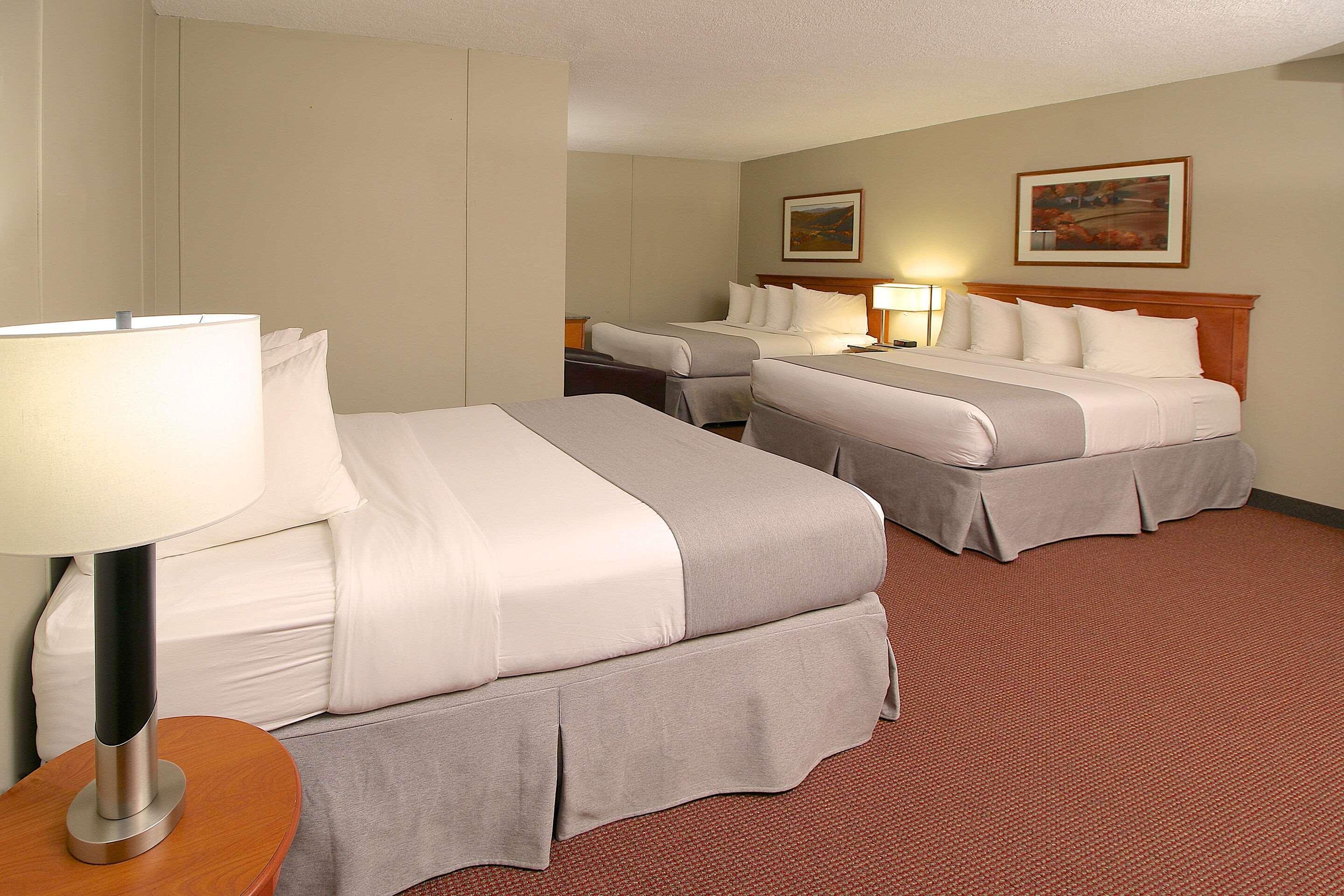Hotel Clarion Pointe Medicine Hat Exterior foto