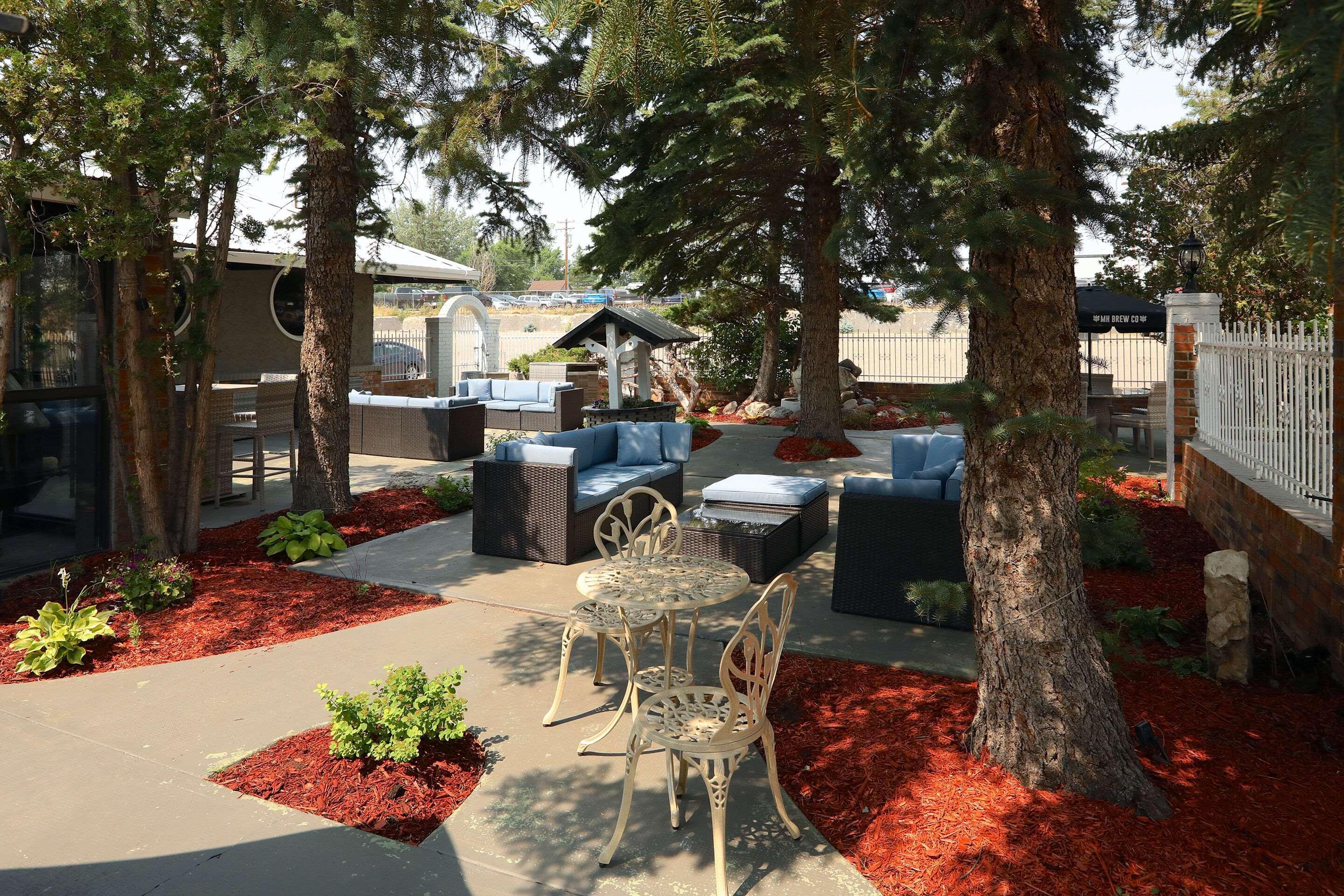 Hotel Clarion Pointe Medicine Hat Exterior foto