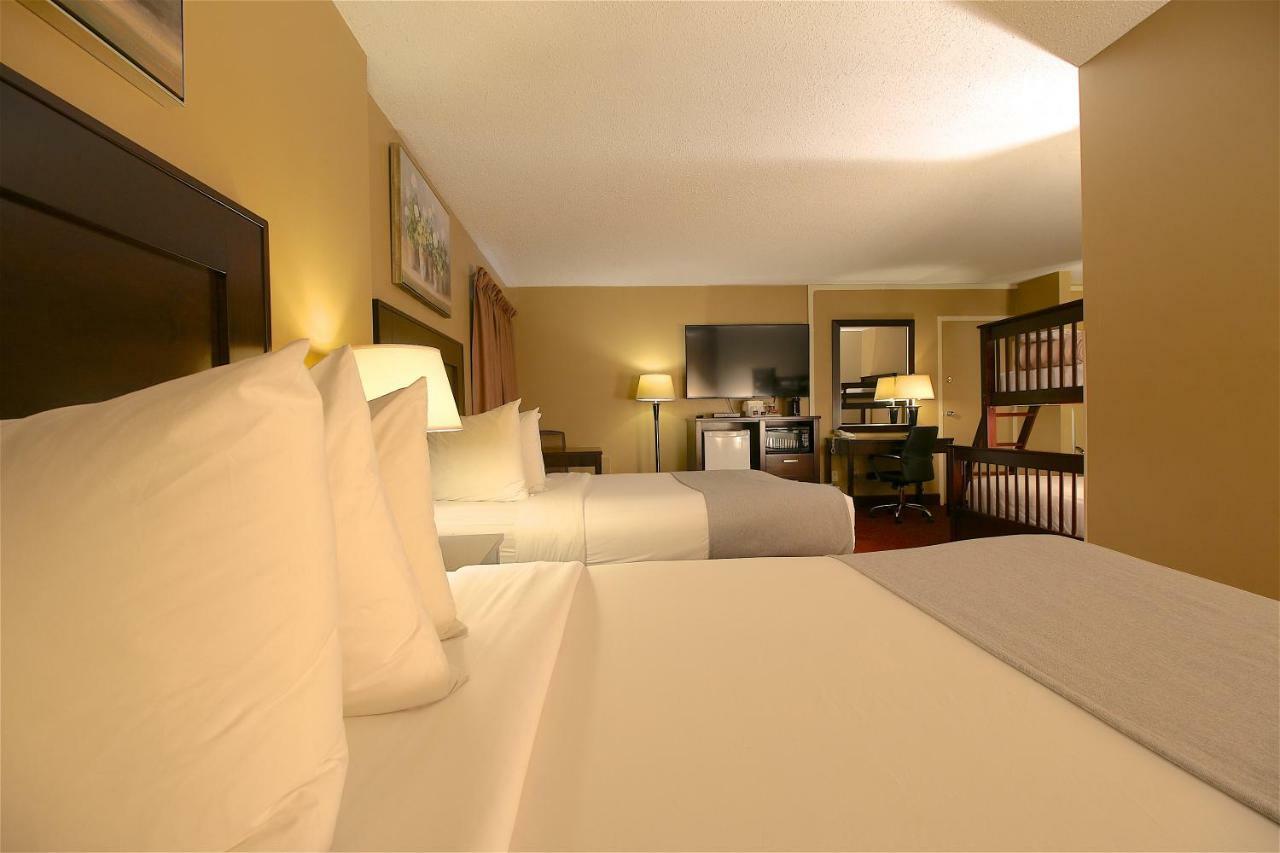 Hotel Clarion Pointe Medicine Hat Exterior foto